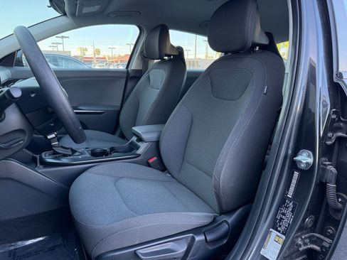 Used 2025 Kia K4 FWD image 35