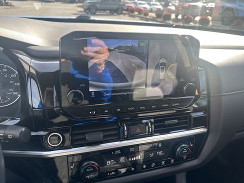 Used 2022 Nissan Pathfinder SL image 37