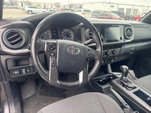 Used 2019 Toyota Tacoma TRD Sport image 13