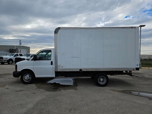 Used 2015 Chevrolet Express 3500 Extended image 6