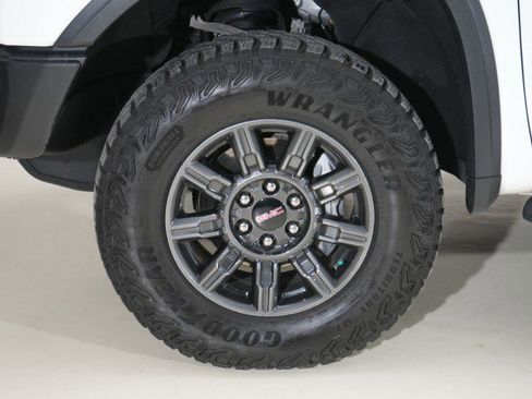 Used 2024 GMC Sierra 1500 AT4X image 40