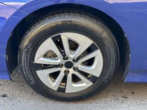 Used 2016 Toyota Prius Three image 11