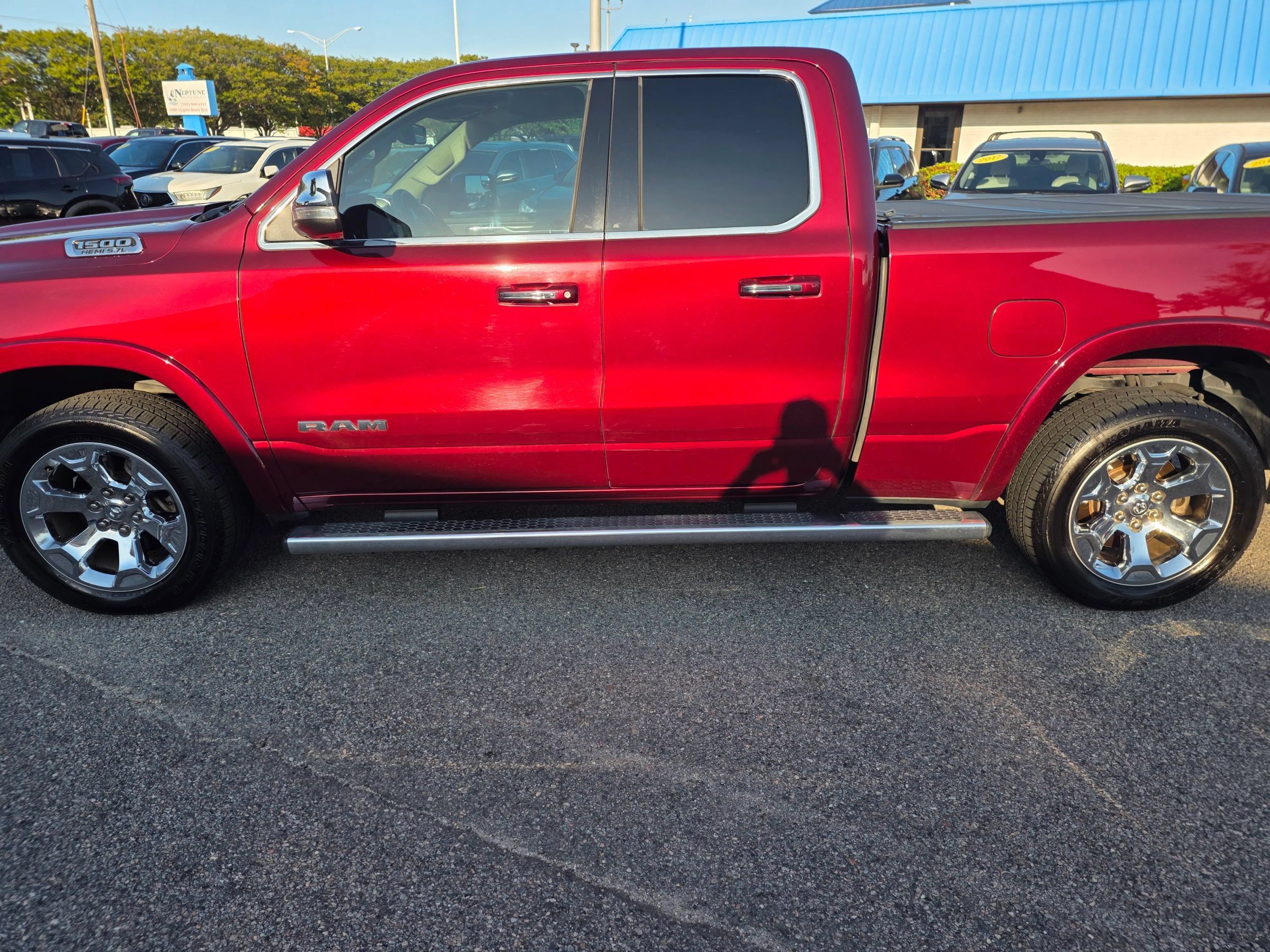 Used 2019 RAM 1500 Laramie AWD/4WD image 2