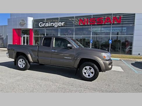 Used 2011 Toyota Tacoma PreRunner w/ SR5 Pkg #2 image 38