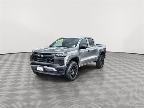 Used 2024 Chevrolet Colorado Trail Boss w/ Technology Package image 4