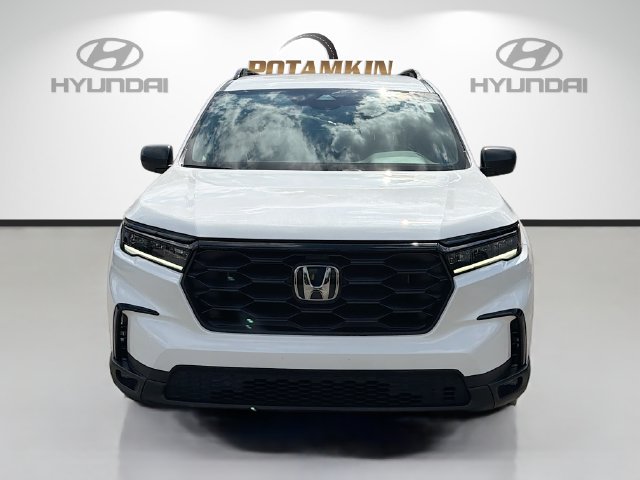 Used 2023 Honda Pilot Sport image 2