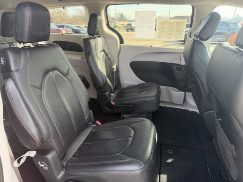 Used 2020 Chrysler Pacifica Touring-L w/ Advanced Safetytec Group image 15