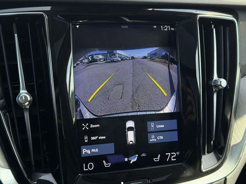 Used 2022 Volvo V60 T5 Cross Country image 4