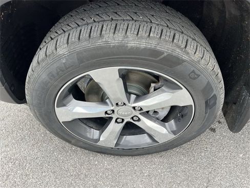 Used 2021 Jeep Grand Cherokee L Limited w/ MOPAR Finishing Package image 12