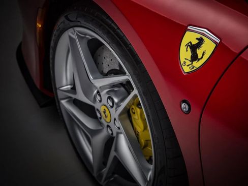 Used 2021 Ferrari F8 Tributo image 40