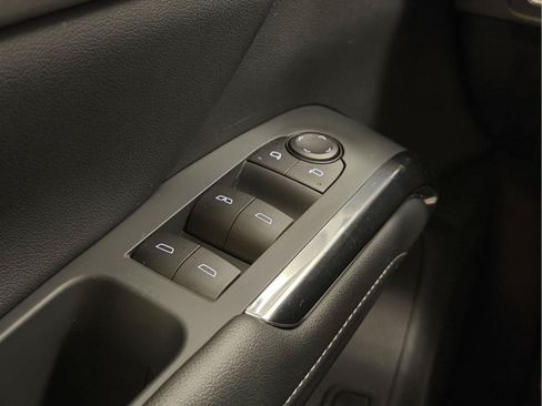 Used 2025 Chevrolet Traverse LT AWD/4WD image 37
