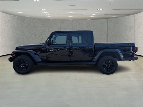 Used 2023 Jeep Gladiator Sport image 6