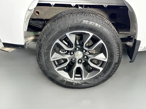 Used 2024 Chevrolet Silverado 1500 LT AWD/4WD image 32