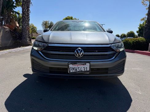 Used 2024 Volkswagen Jetta SE FWD image 4