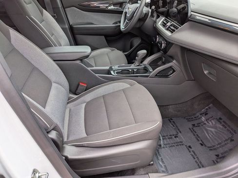 Used 2025 Chevrolet TrailBlazer LT AWD/4WD image 28