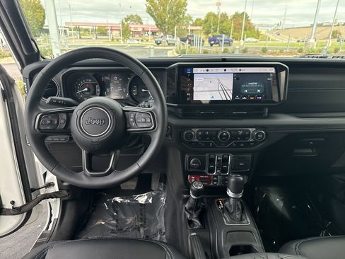 Used 2024 Jeep Wrangler Unlimited Rubicon 4xe image 28