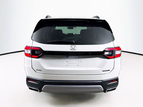 New 2025 Honda Pilot Touring image 33