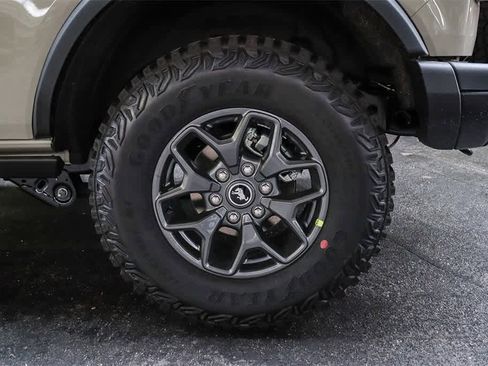 New 2025 Ford Bronco Badlands image 10