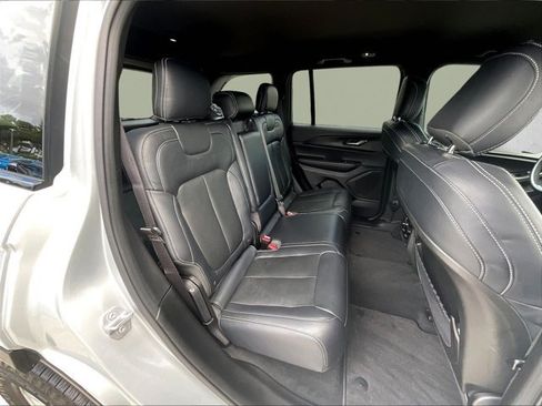 Used 2025 Jeep Grand Cherokee Laredo w/ Luxury Tech Group I RWD image 26