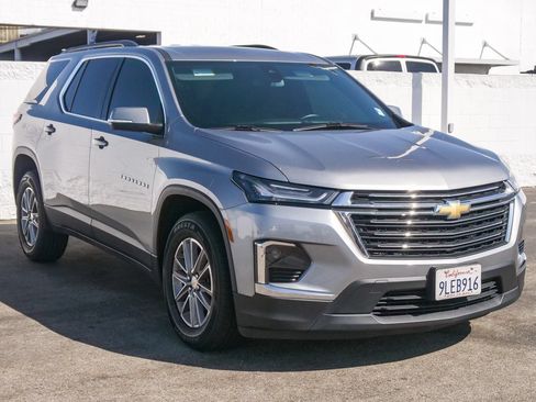 Used 2024 Chevrolet Traverse LT FWD image 3