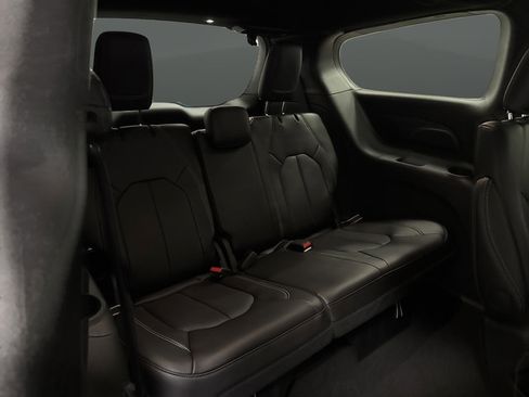 New 2026 Chrysler Pacifica Select AWD/4WD image 32