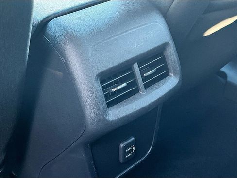 Used 2024 Chevrolet Equinox LT image 28