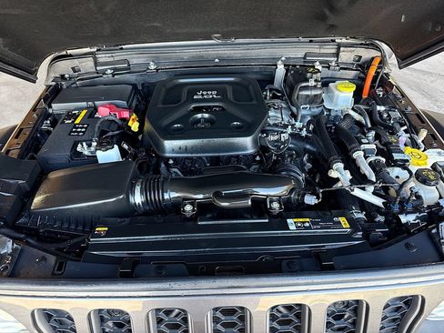 Used 2022 Jeep Wrangler Unlimited Rubicon 4xe AWD/4WD image 34
