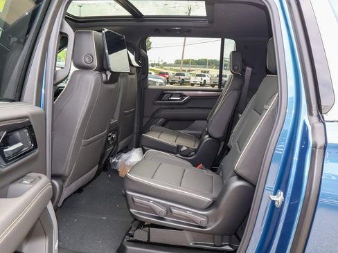New 2026 GMC Yukon XL Elevation w/ Elevation Premium Package AWD/4WD image 12