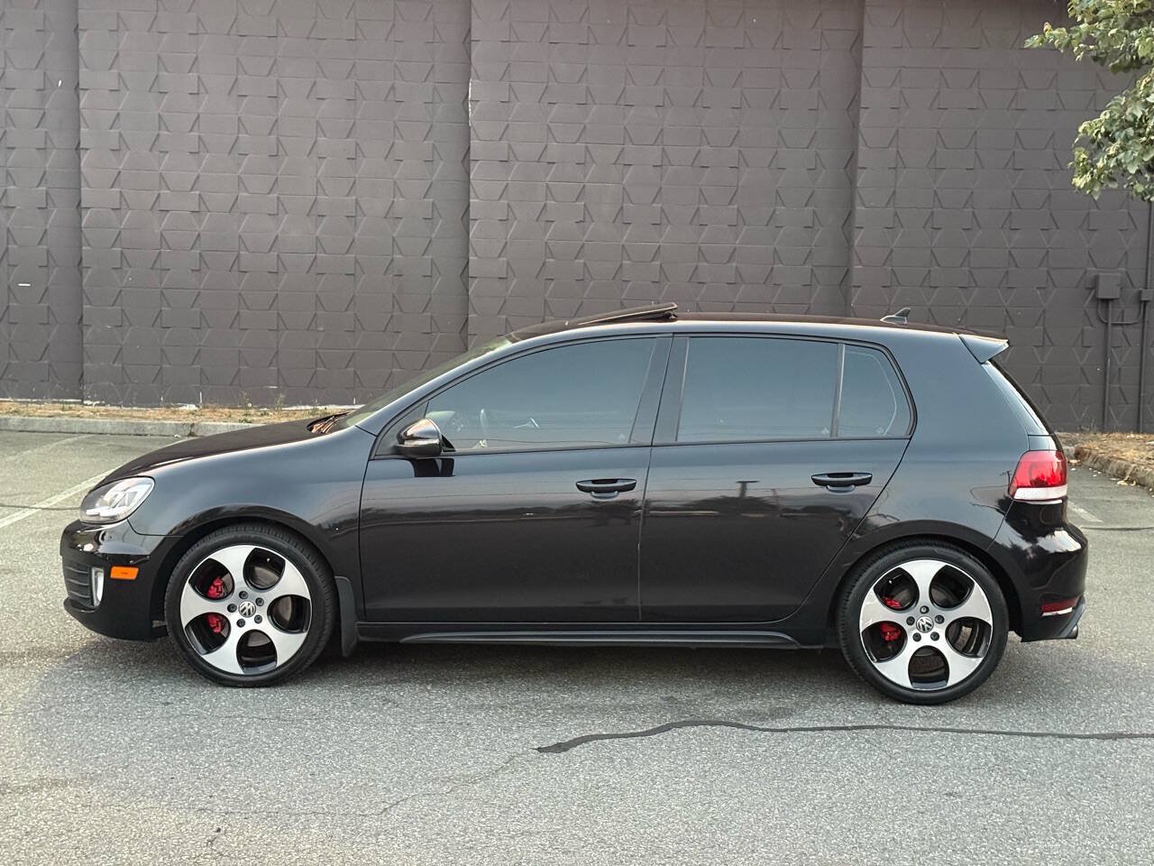 Used 2011 Volkswagen GTI 4-Door FWD image 5