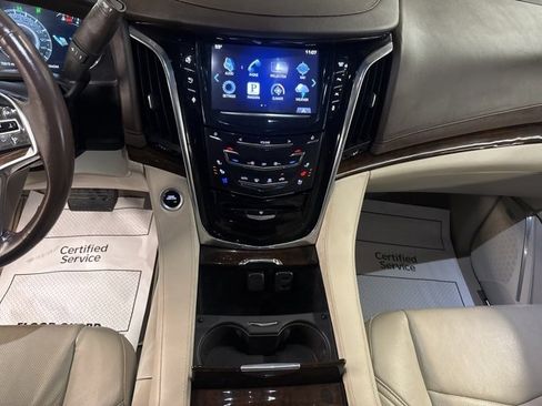 Used 2016 Cadillac Escalade Luxury image 18