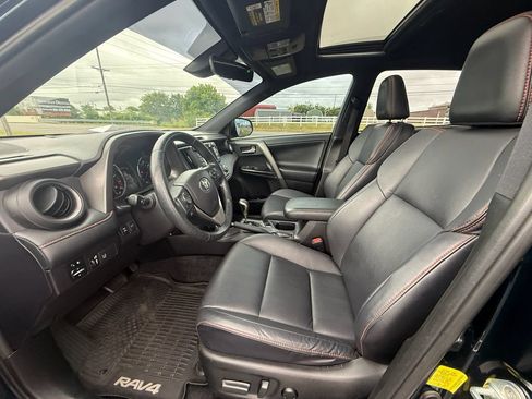 Used 2018 Toyota RAV4 SE w/ Power Extra Value Package AWD/4WD image 12