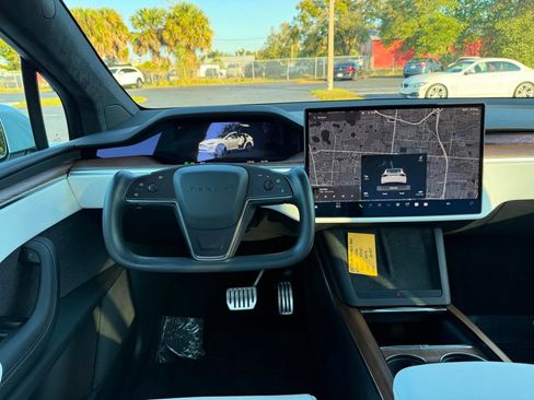 Used 2023 Tesla Model X image 18