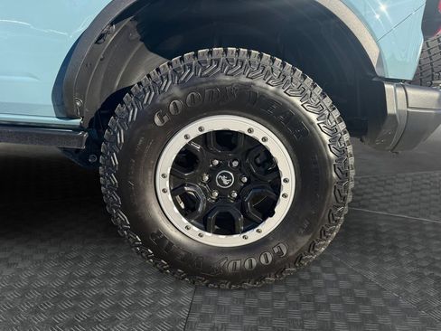 Used 2023 Ford Bronco Badlands image 19