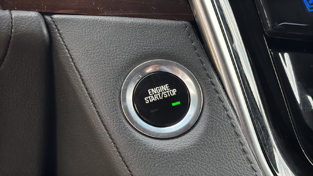 Used 2019 Cadillac Escalade Luxury w/ Escalade Sport Edition AWD/4WD image 32