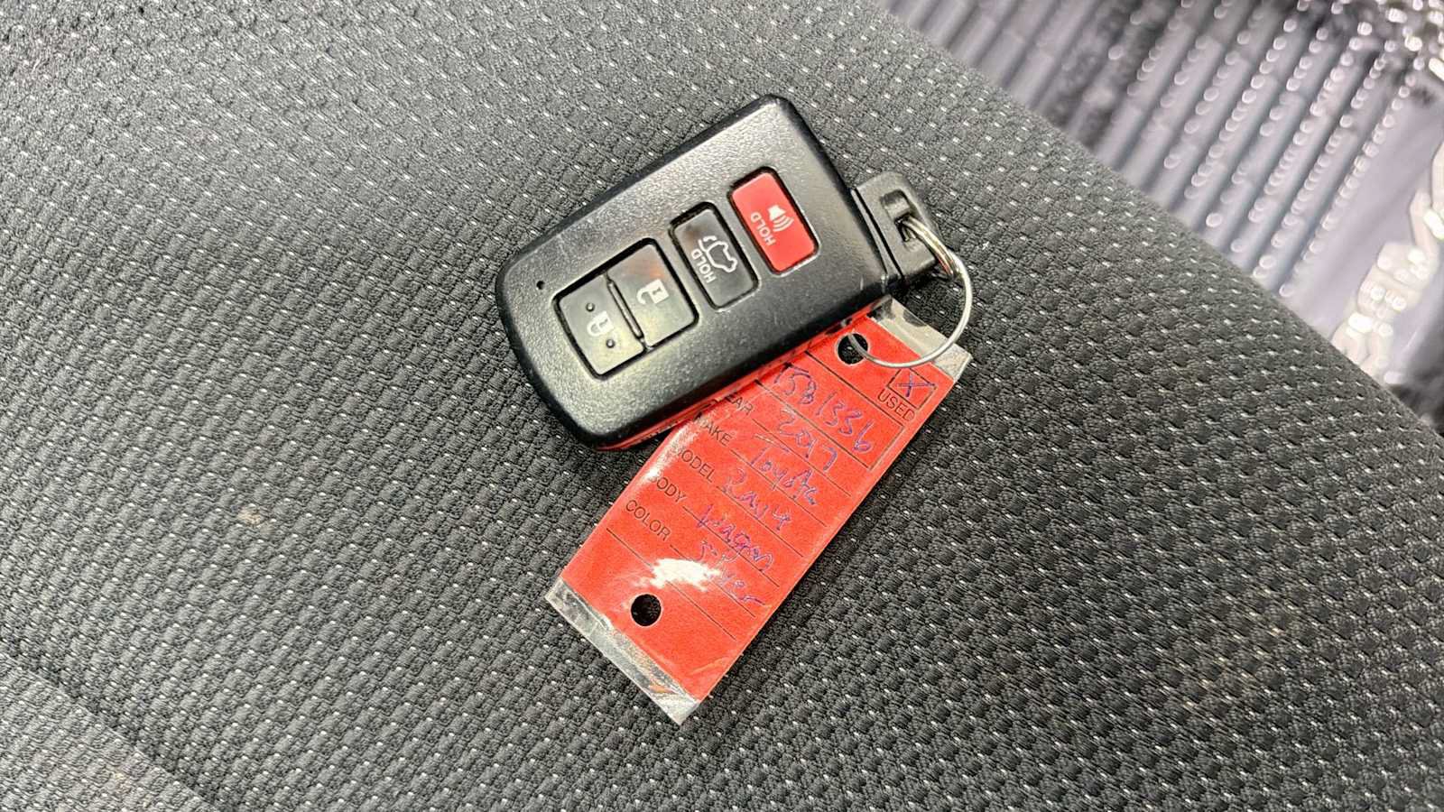 Used 2017 Toyota RAV4 XLE AWD/4WD image 32
