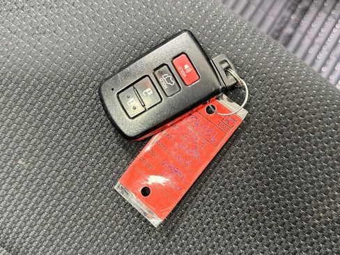 Used 2017 Toyota RAV4 XLE AWD/4WD image 32