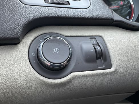 Used 2013 Buick Regal Premium image 12