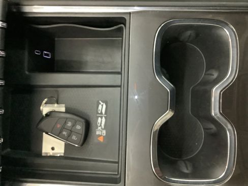 Used 2025 GMC Acadia Elevation image 23