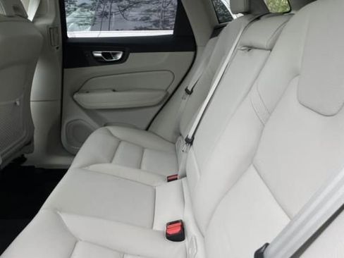 Used 2025 Volvo XC60 B5 Plus AWD/4WD image 6