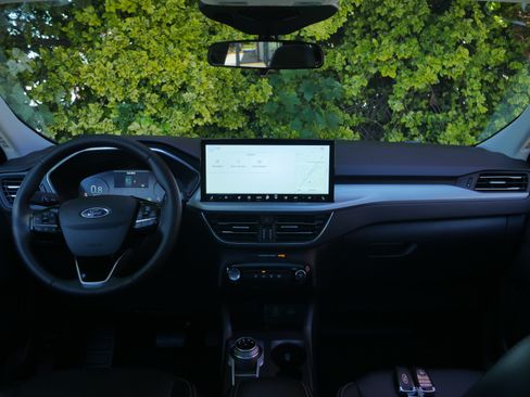 Certified 2025 Ford Escape Platinum AWD/4WD image 9