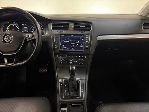 Used 2016 Volkswagen e-Golf SEL Premium image 31