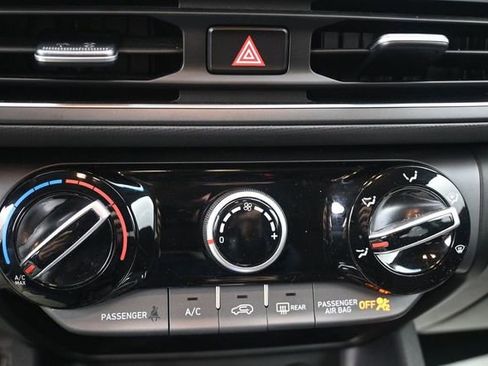 Used 2023 Hyundai Kona SEL AWD/4WD image 12