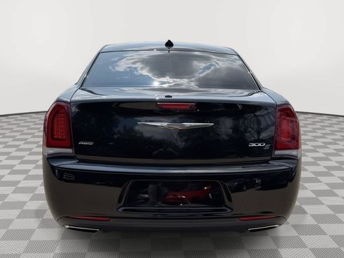 Used 2019 Chrysler 300 S AWD/4WD image 4
