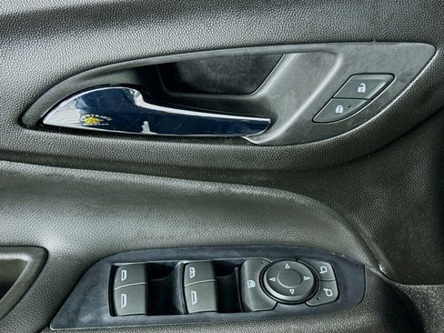 Used 2019 Chevrolet Equinox LT image 23