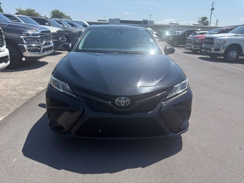 Used 2019 Toyota Camry SE FWD image 6