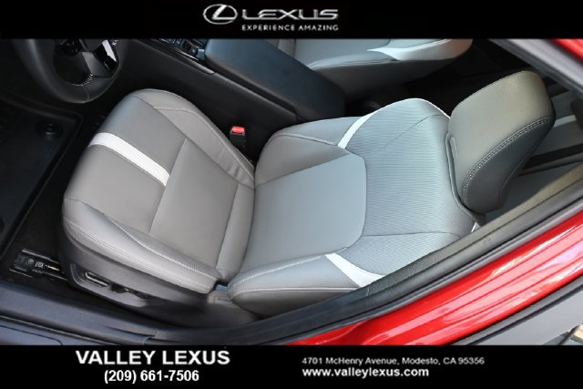 Used 2026 Toyota Camry SE FWD image 12