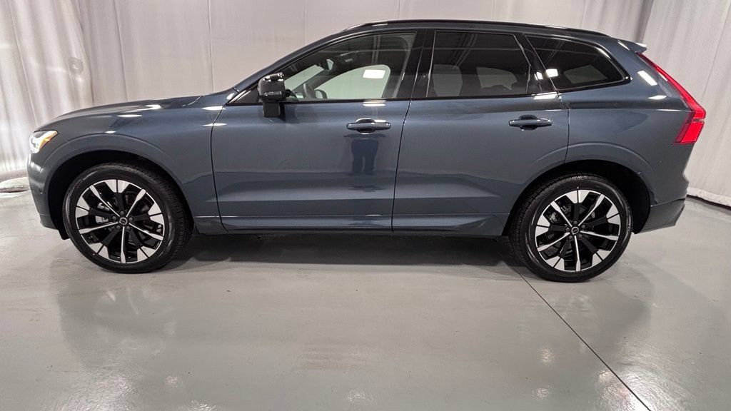 Certified 2026 Volvo XC60 B5 Plus AWD/4WD image 9