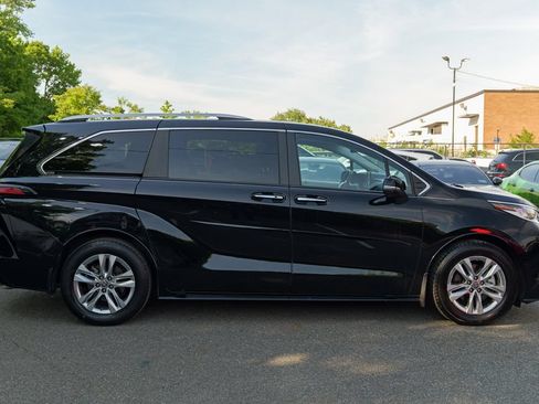 Used 2023 Toyota Sienna Limited AWD/4WD image 8