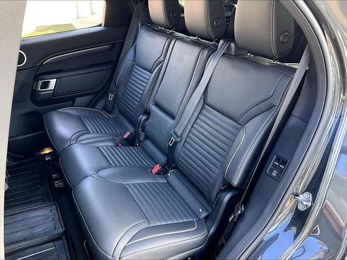 Used 2024 Land Rover Discovery Metropolitan Edition image 20