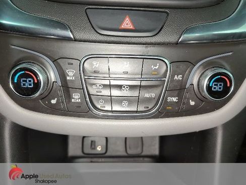 Used 2018 Chevrolet Equinox LT image 23